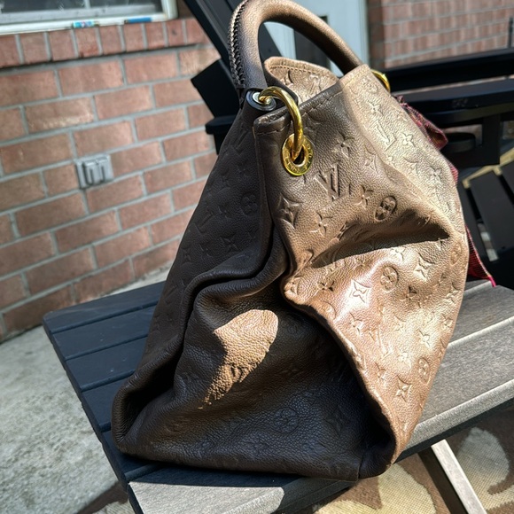 Authentic Louis Vuitton artsy - Picture 8 of 15